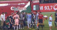 Paysandu x Remo: Jaderson é levado de ambulância após grave choque de cabeça