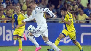 Dynamo Kyiv Edges Out LNZ With Late Own Goal