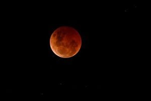 Total Lunar Eclipse Amazes Sky Gazers Across Americas