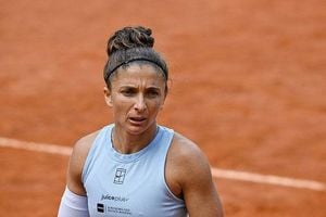 Naomi Osaka Dominates Sara Errani In Rome Opener