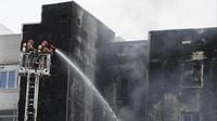Desalojadas por un aparatoso incendio todas las personas de un bloque de viviendas en Castellón de la Plana