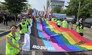 Seoul Queer Festival Sparks Large Rallies And Traffic Chaos