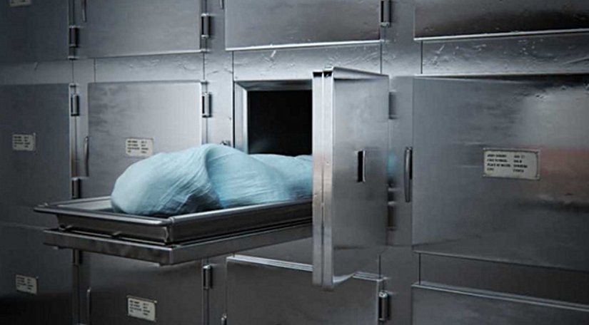 1) 2008 yılında New Yorklu bir psikiyatrist, Ms. Lee adlı 53 yaşında bir hastanın öldüğünden ve çürümüş et gibi koktuğundan yakındığını bahsetti. Bu hasta ailesine diğer ölülerle birlikte olabilme imkânı vereceğinde, onu morga götürmelerini istedi. Ailesi ise onu hastaneye götürmek yerine 911’i aradı. Lee psikiyatri birimine yönlendirildi, bir aylık ilaç tedavisinden sonra iyileşti.