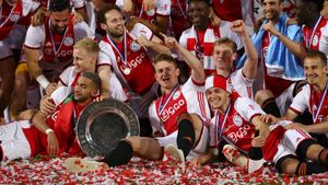 Ajax Dominates Almere City FC 3-0 At Home