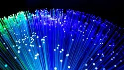 Danimarkalı Ekip Tek Bir Fiber Optik Kablodan Veri İletim Hızı Rekorunu Kırdı – Saniyede 43 Terabit!