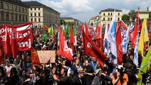 Massive Anti-Extremism Demonstration Draws Thousands To Munich