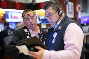 Stocks Mixed As Investors Await Trade Talks