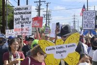 Federal judge orders ICE agents to wear body cameras in Chicago - UPI.com