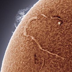 Güneş’te Uzun, Kıvrıla Kıvrıla Uzanan Bir Filament