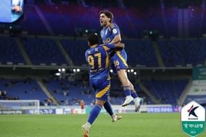Ulsan Dominates Gwangju With 3-0 Victory