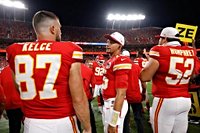 Patrick Mahomes reacts to Travis Kelce making NFL history in possible final game