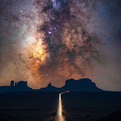 Gökadanın Merkezine Giden Yol