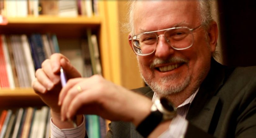 Greg Bear, Amerikalı bir bilim kurgu yazarı ve illüstratördür.