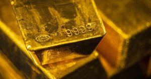 Gold Prices Fluctuate Amid U.S. Trade War Concerns