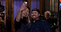 Glen Powell recreates selfie with UPS driver he told he was going to host 'SNL' in 2021