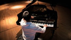 Piyanoda Çok Çalışıyorum Ama İlerlemiyorum Diyenlere: Sorun Parmaklarda Değil