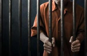 Undertrial Prisoners Assault Police Outside Thane Court