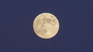 Beaver Moon Dazzles This November