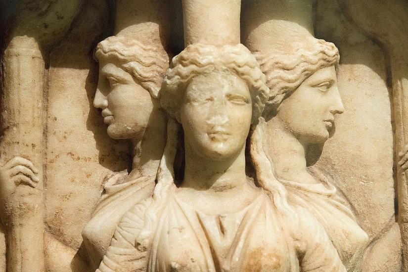 Hekate heykeli.