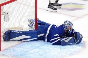 Maple Leafs Edge Panthers In Game 1 Despite Stolarz Injury