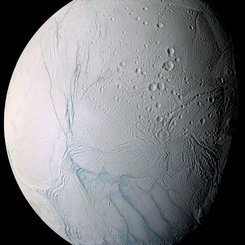 Satürn'ün Enceladus'unda Taze Kaplan Çizgileri