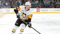 Former Boston Bruins defenseman remarkably still looking for work in 2025-26