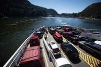 Tugboat brings in B.C. ferry after mechanical failure strands passengers for hours