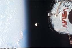 Dünya, Ay, Hubble