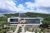 '中휴가' 천안시 서북구청장 사망…호텔방서 숨진채 발견