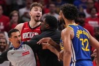 Warriors' Pat Spencer ejected for head-butting Rockets' Alperen Şengün in Game 5