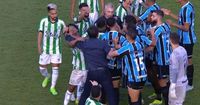 Quinteros, do Grêmio, pega quatro jogos de suspensão por agressão no Gauchão