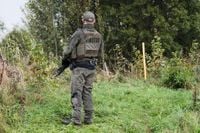 Estonia shuts route near border amid Russian military presence