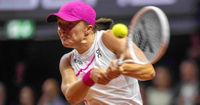 Swiatek beats Fett to sprint into last eight