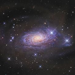 Star Streams and the Sunflower Galaxy