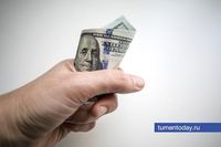 Эксперт: Доллар может упасть до 70 рублей при успехе переговоров России и США