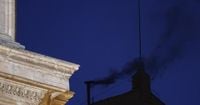 Czarny dym nad Kaplicą Sykstyńską. Zakończyło się pierwsze głosowanie kardynałów