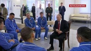 Putin Meets With Fund Employees Supporting Military Families