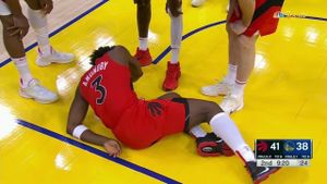 Knicks’ Anunoby Sprains Foot Against Lakers