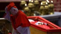 Thousands queue to pay respects to Pope Francis - ABC listen