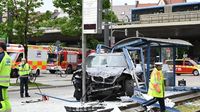 München: Auto fährt in Haltestelle unter der Donnersbergerbrücke - drei Schwerverletzte
