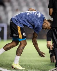 Neymar joga pouco e sai machucado em jogo contra o Galo - Diário do Pará