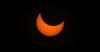 Eclipse parcial de Sol: ¿Cuándo es el evento y se podrá ver en Chile? - La Tercera