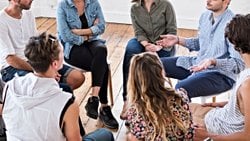 Kabul ve Kararlılık Terapisi Nedir? Uygulama Alanları Nelerdir? ACT’nin Psikolojik Esneklik Kavramına Dayanan Yaklaşımı, Modern Psikoterapide Yeni Bir Paradigma mı Sunuyor?