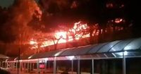 Incêndio de grandes proporções atinge teatro da PUC em Curitiba | GZH