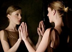 Aynalar nesneleri neden dikey değilde yatay olarak çevirir?