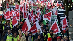 Public Service Workers Launch Warning Strikes Across Germany