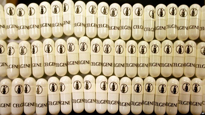 Celgene ilaç firmasının thalidomide içerikli kapsüller üzerinde verdiği uyarı sembolleri (1998).