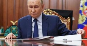 Trump Backs Putin Plan To Extend Nuclear Treaty