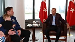 Cumhurbaşkanı Erdoğan Elon Musk'ı Bir Sonraki Tesla Fabrikasını Türkiye'de Kurmaya Davet Etti.