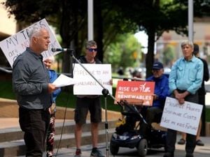 Calgary Protesters Challenge Public Funding For Pipelines